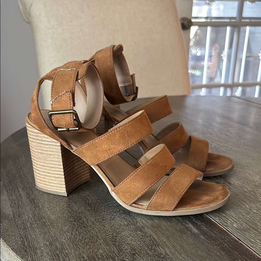Universal Thread Tan Strappy Block Heels